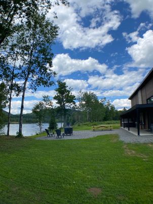 Chalet Le Saint-Mo | 221 Chem. de lAnse, Saint-Roch-de-Mékinac, QC G0X 2C0, Canada | Phone: (819) 690-4829