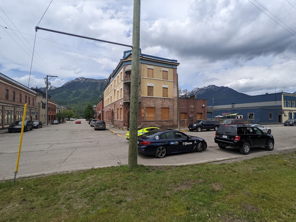 Royal Hotel | 501 1st Ave, Fernie, BC V0B 1M2, Canada | Phone: (250) 946-5395