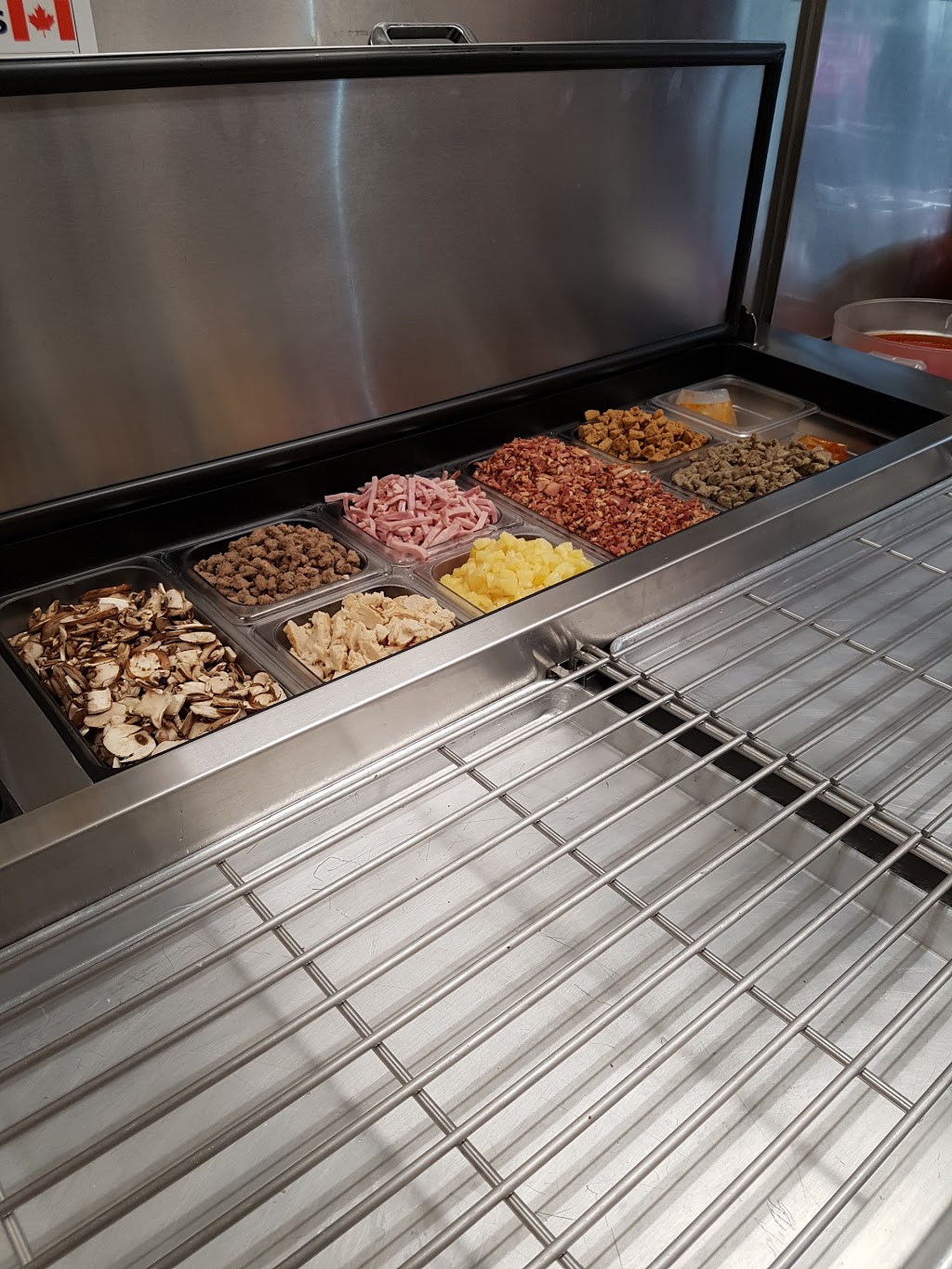 Papa Johns Pizza | 1400 OConnor Dr, East York, ON M4B 2T8, Canada | Phone: (416) 757-0338