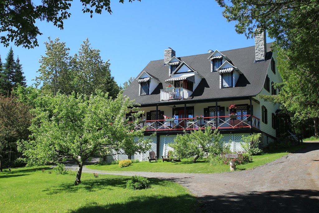 Auberge la Châtelaine | 830 Chem. des Falaises, La Malbaie, QC G5A 2V7, Canada | Phone: (418) 665-4064