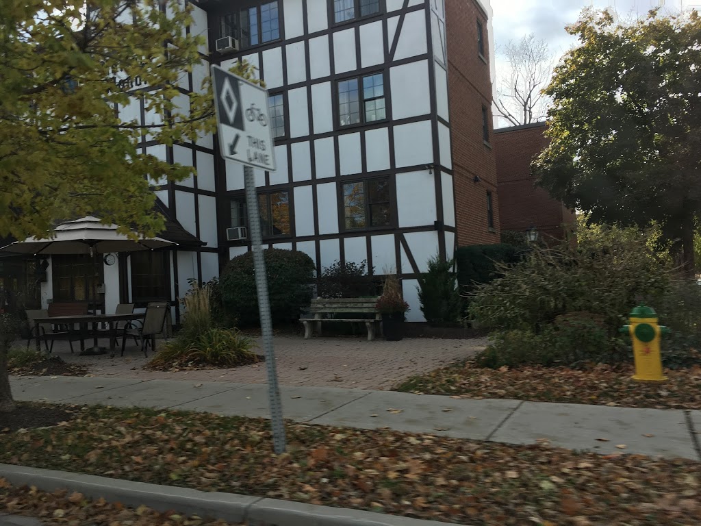 Norfolk Manor Inc | 128 Norfolk St, Guelph, ON N1H 4J8, Canada | Phone: (519) 837-1100