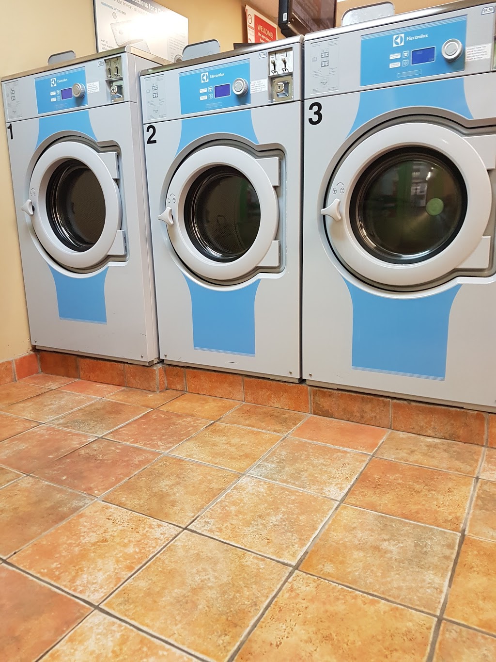 Magic Coin Laundry | 666 Burnhamthorpe Rd, Etobicoke, ON M9C 2Z4, Canada | Phone: (416) 620-9666