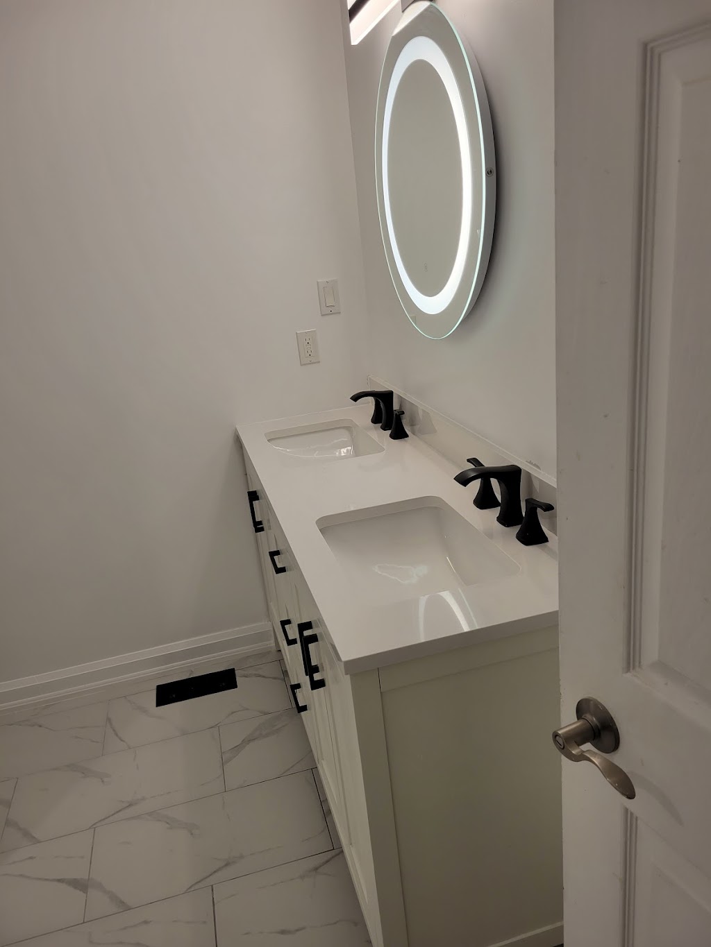 Lindsay Renovation | 63 McGuiness Dr, Brantford, ON N3T 6N5, Canada | Phone: (519) 501-7055