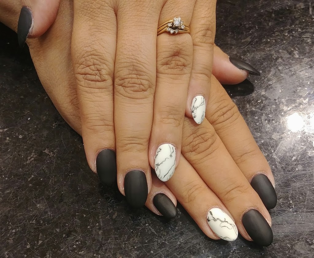 Ongles maily | 3333 Rue du Carrefour Entrée 4, À côté d, Ardene, Quebec City, QC G1C 5R9, Canada | Phone: (418) 660-8228