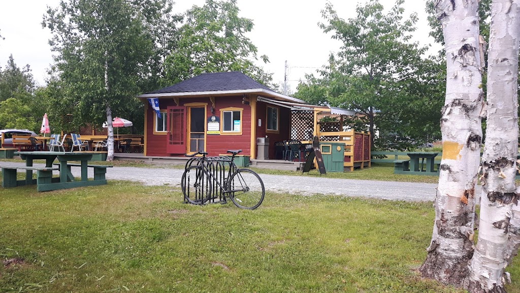 Café de la Station | 93 Rte de la Station, Saint-Modeste, QC G0L 3W0, Canada | Phone: (418) 863-3212