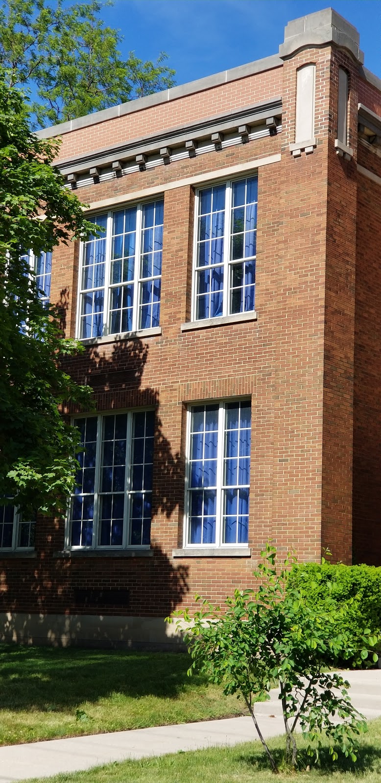 Victoria Public School | 130 Wharncliffe Rd S, London, ON N6J 2K5, Canada | Phone: (519) 452-8640