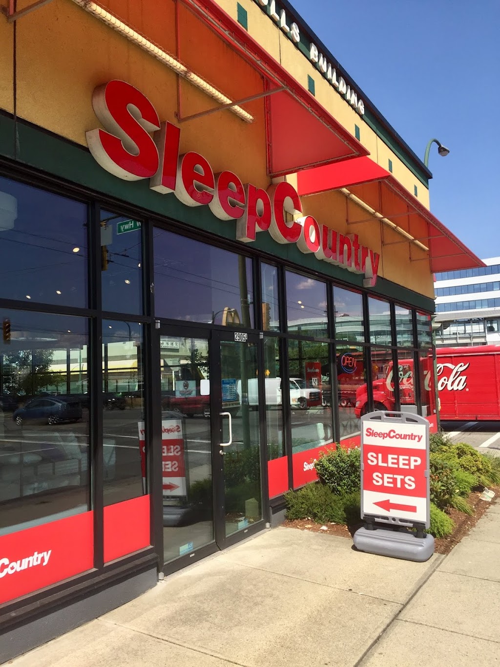 Sleep Country Canada | 2905 Renfrew St, Vancouver, BC V5M 3K5, Canada | Phone: (604) 434-9644
