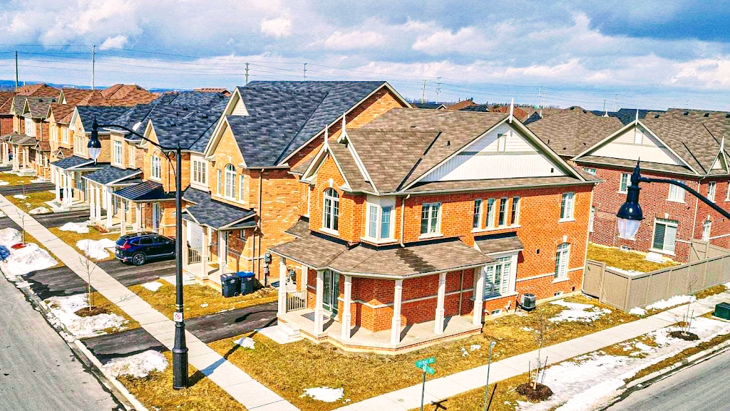 Bookastay.CA | 104 Truro Cir, Brampton, ON L7A 0C4, Canada | Phone: (416) 580-3700