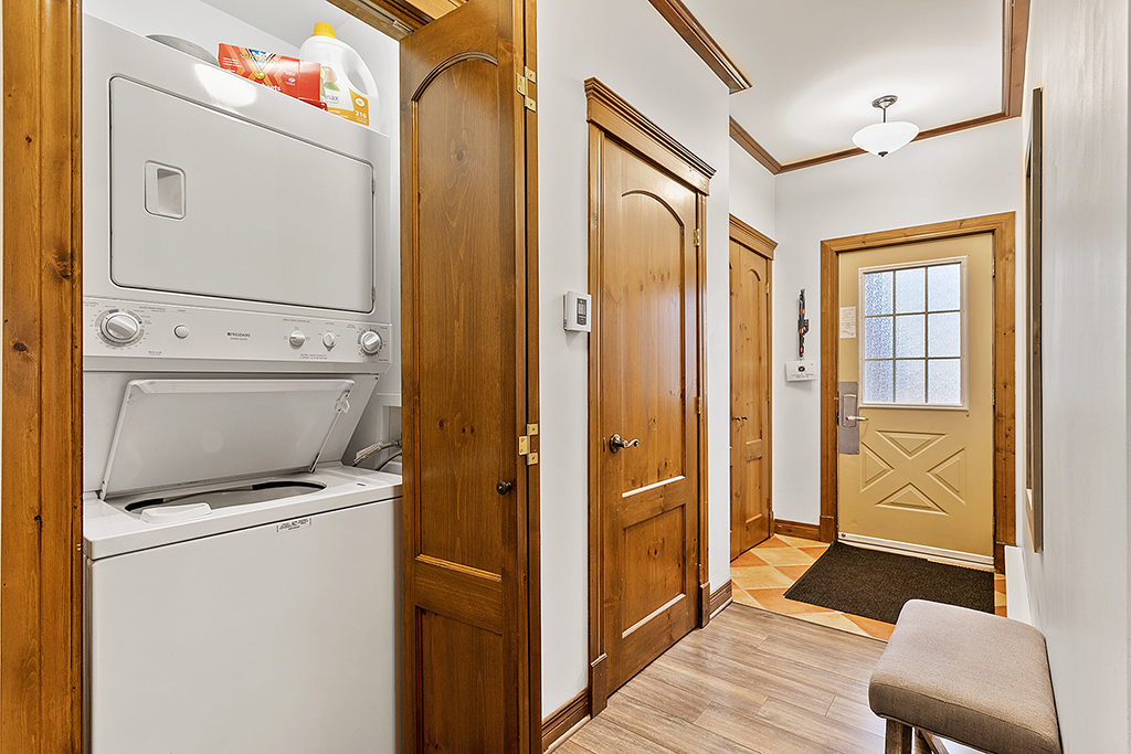 Le Manoir 106-5 by Escapades Tremblant | 5-106 Chemin des Quatre-Sommets, Mont-Tremblant, QC J8E 1C6, Canada | Phone: (877) 352-6626