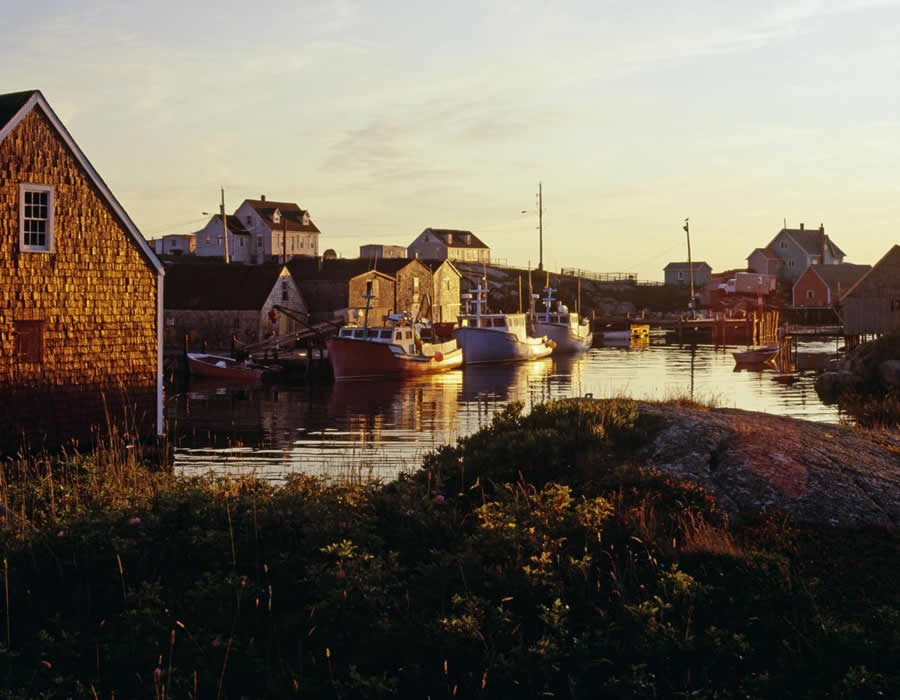 The Breakwater Inn | 130 Peggys Point Rd, Peggys Cove, NS B3Z 3S2, Canada | Phone: (844) 676-2683