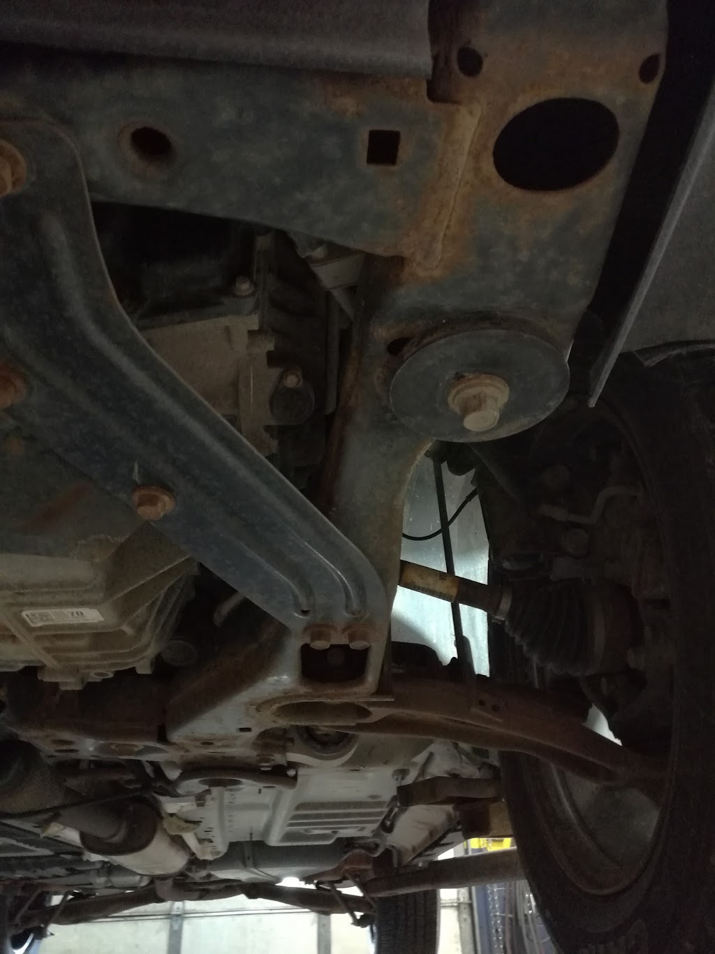 Fastlane Auto Centre | 1333 Avenue L, Ottawa, ON K1G 0A3, Canada | Phone: (613) 741-2555