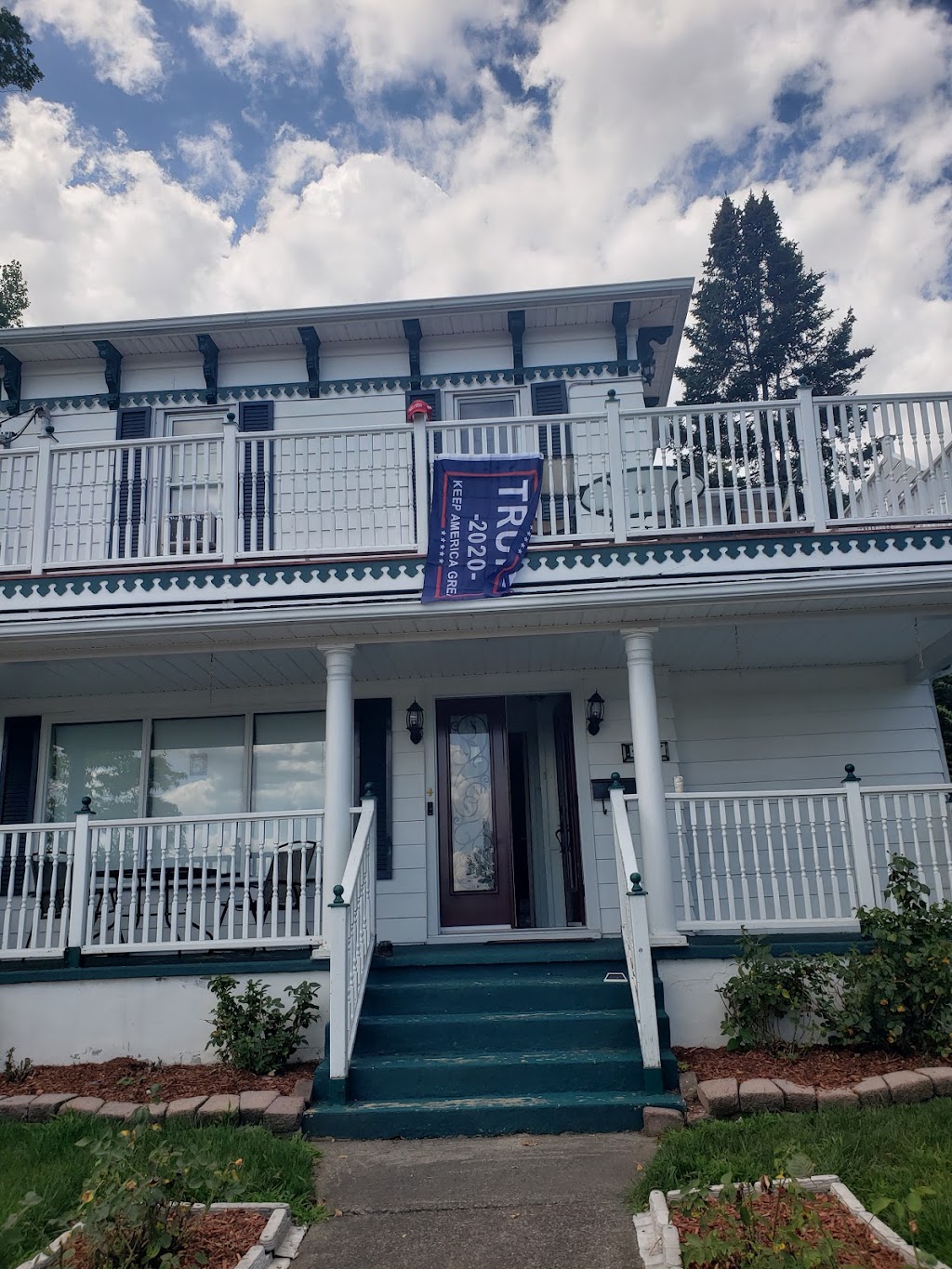 Bed of Roses Bed and Breakfast | 4877 River Rd, Niagara Falls, ON L2E 3G5, Canada | Phone: (905) 356-0529