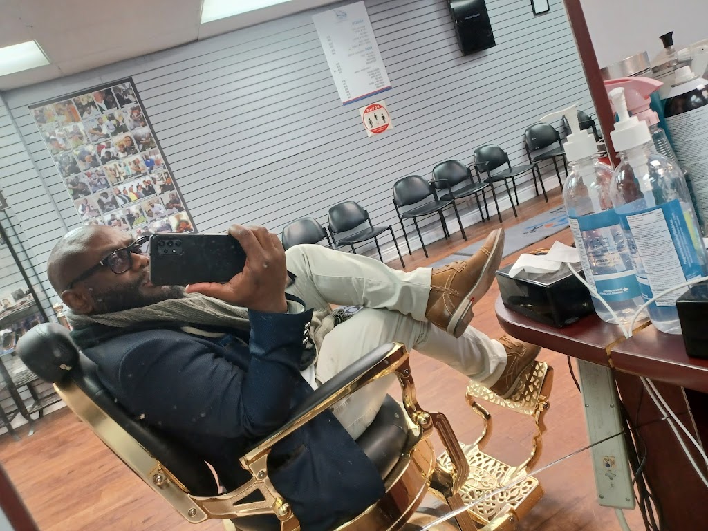 Blessings Hairport | 2103 Weston Rd, York, ON M9N 1X7, Canada | Phone: (416) 235-1666
