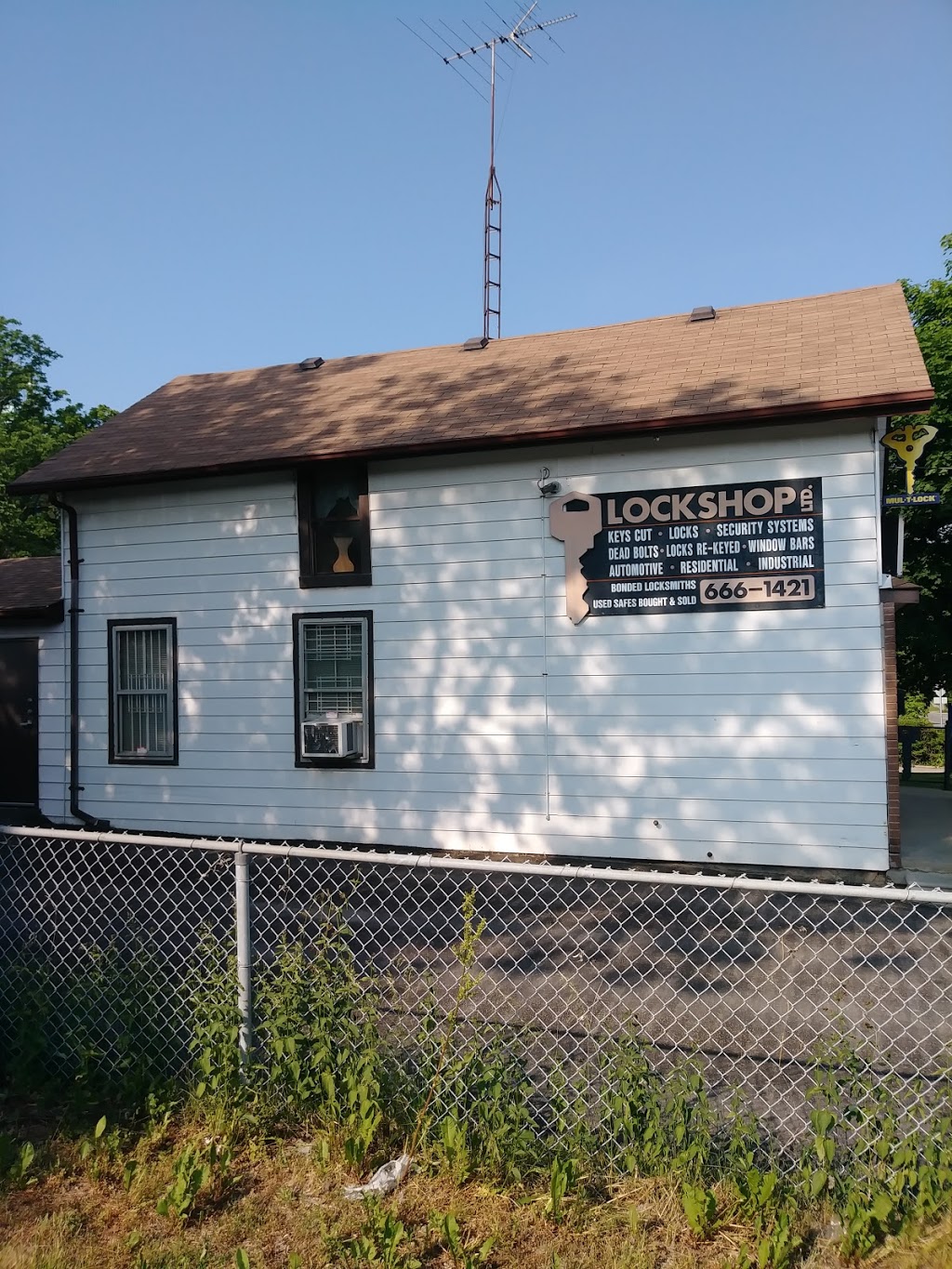 Lockshop Ltd | 104 Mary St E, Whitby, ON L1N 2P2, Canada | Phone: (905) 666-1421