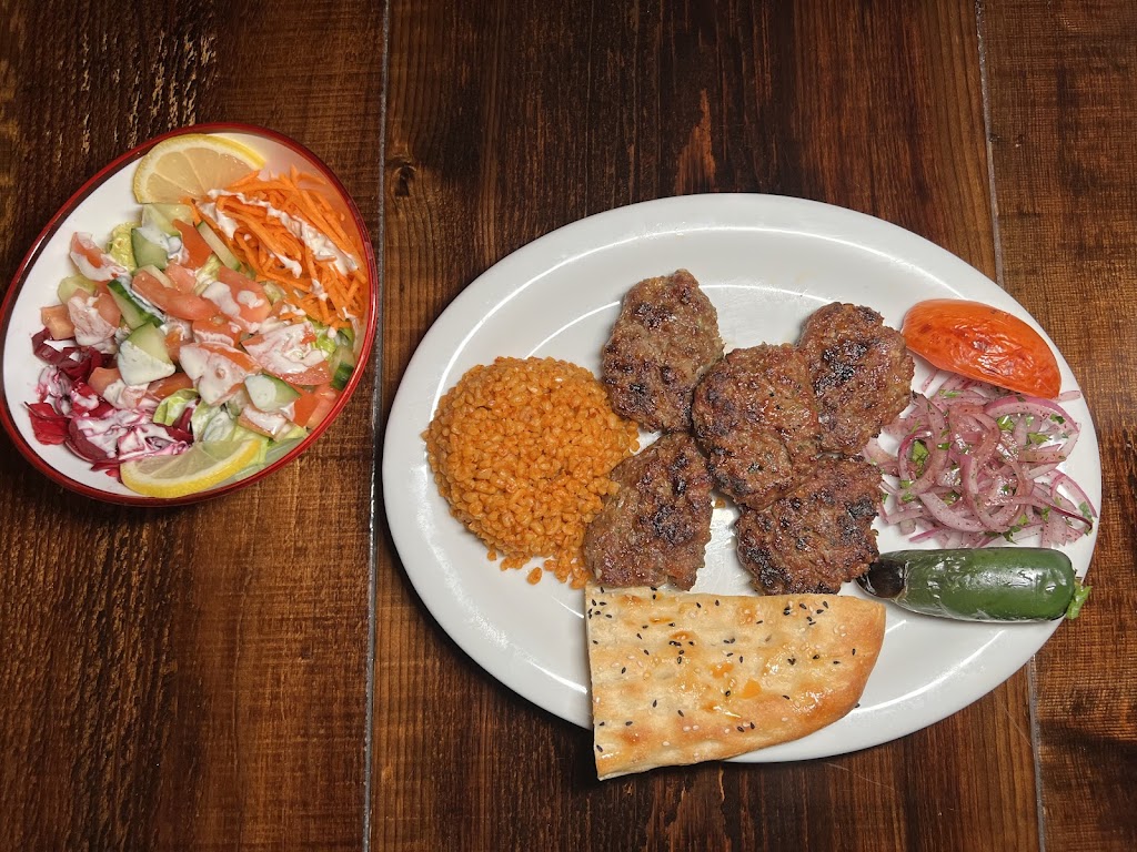 Melis Kebab | 482 Bd Adolphe-Chapleau, Bois-des-Filion, QC J6Z 1J8, Canada | Phone: (450) 818-5445