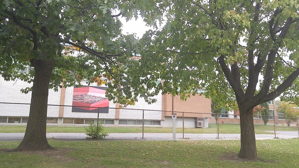 École Préville | 139, rue dAlsace, Saint-Lambert, QC J4S 1M8, Canada | Phone: (450) 671-2662