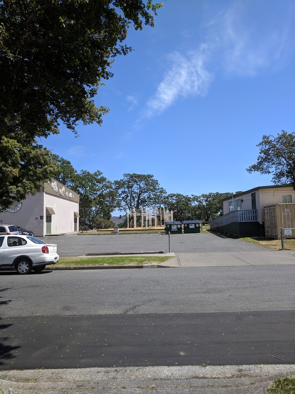 École Beausoleil | 1415 Andrews Ave, Victoria, BC V8P 2S7, Canada | Phone: (250) 598-1684