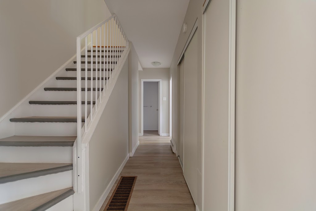 Manor Village | 5 Majestic Dr, Nepean, ON K2G 1C5, Canada | Phone: (613) 276-8592