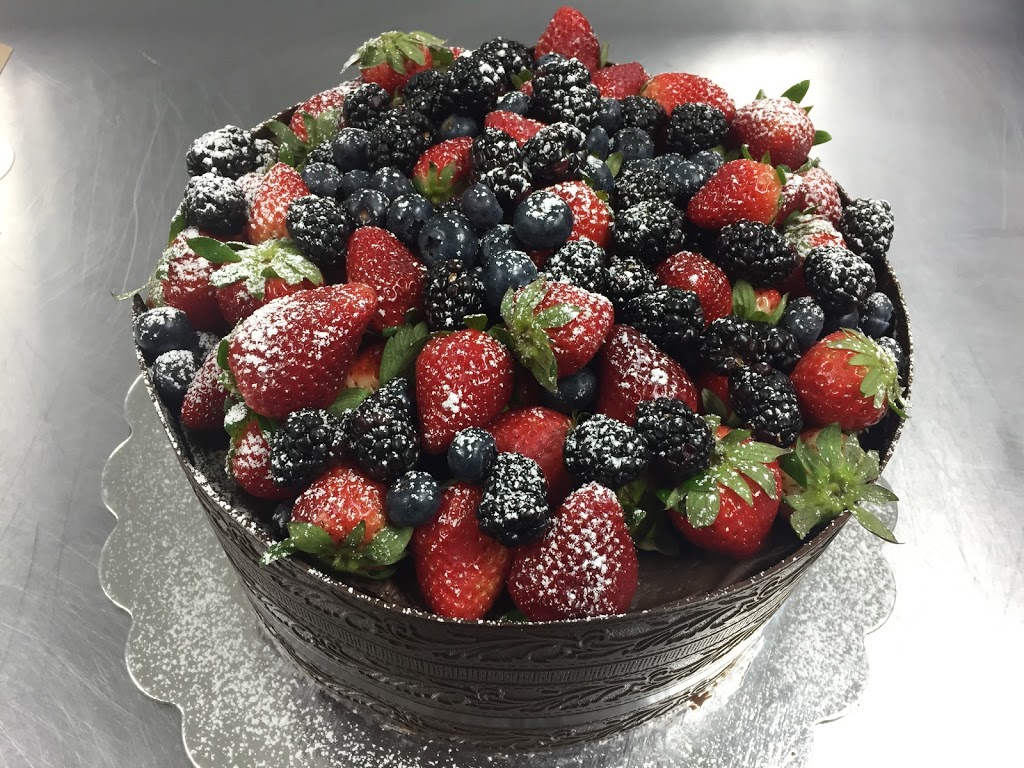 M and R Cakes and Cafe | 116 Dundas St W, Whitby, ON L1N 2L9, Canada | Phone: (905) 431-2520