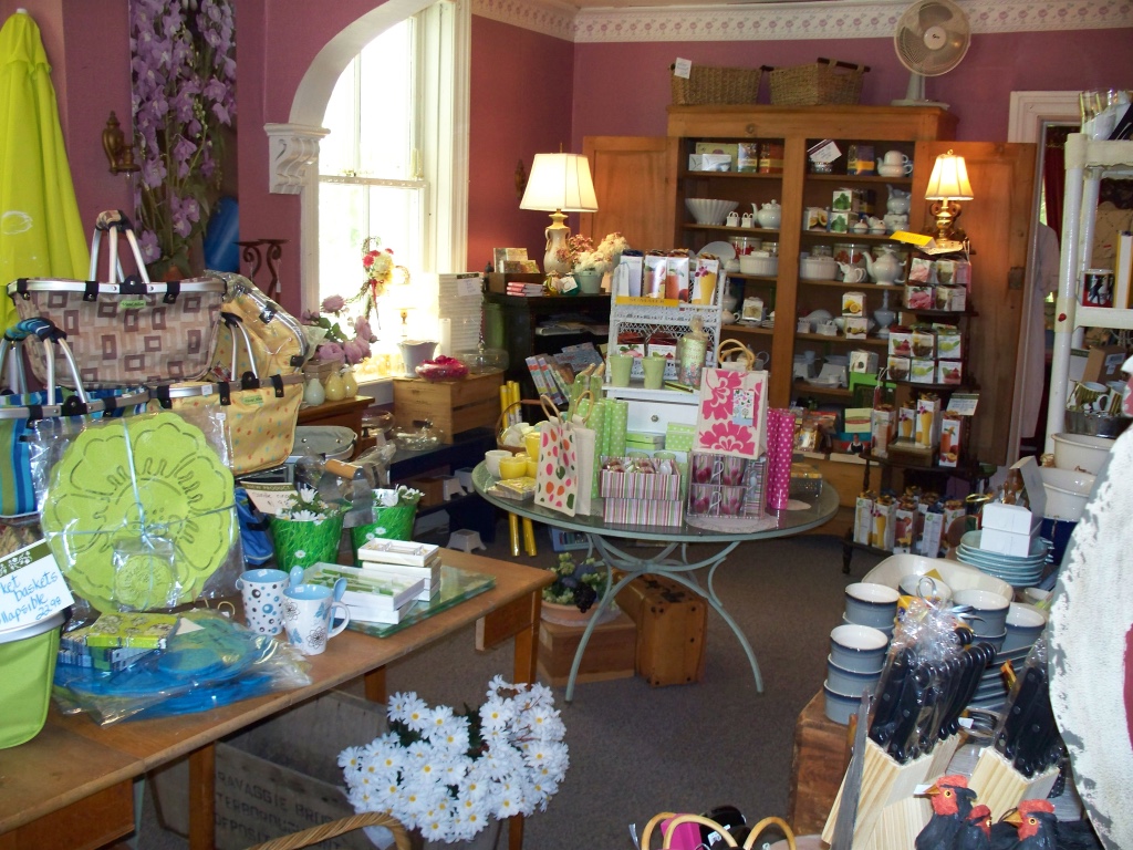 Patricias Gift Shop | 1132 Heritage Line, Keene, ON K0L 2G0, Canada | Phone: (705) 295-1715
