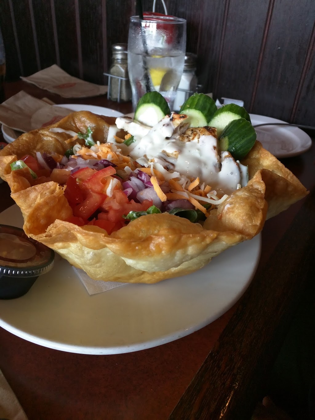 St. Louis Bar & Grill | 580 King St W #1, Oshawa, ON L1J 7J1, Canada | Phone: (905) 728-7777
