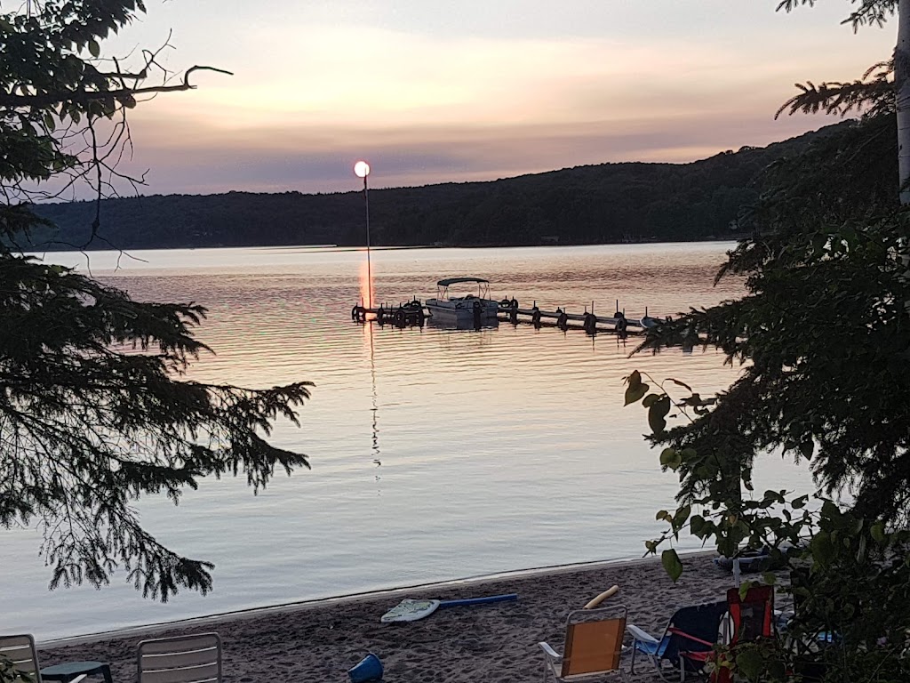 Lawtons Cove Cottages | 274 Doe Lake Rd, Katrine, ON P0A 1L0, Canada | Phone: (705) 382-2550