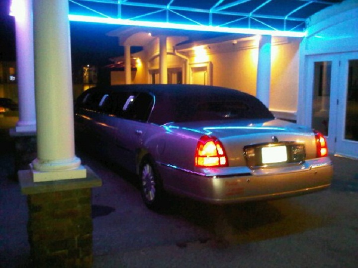 Prestige Limousine | 4703 Churchill Line, Wyoming, ON N0N 1T0, Canada | Phone: (519) 328-3076