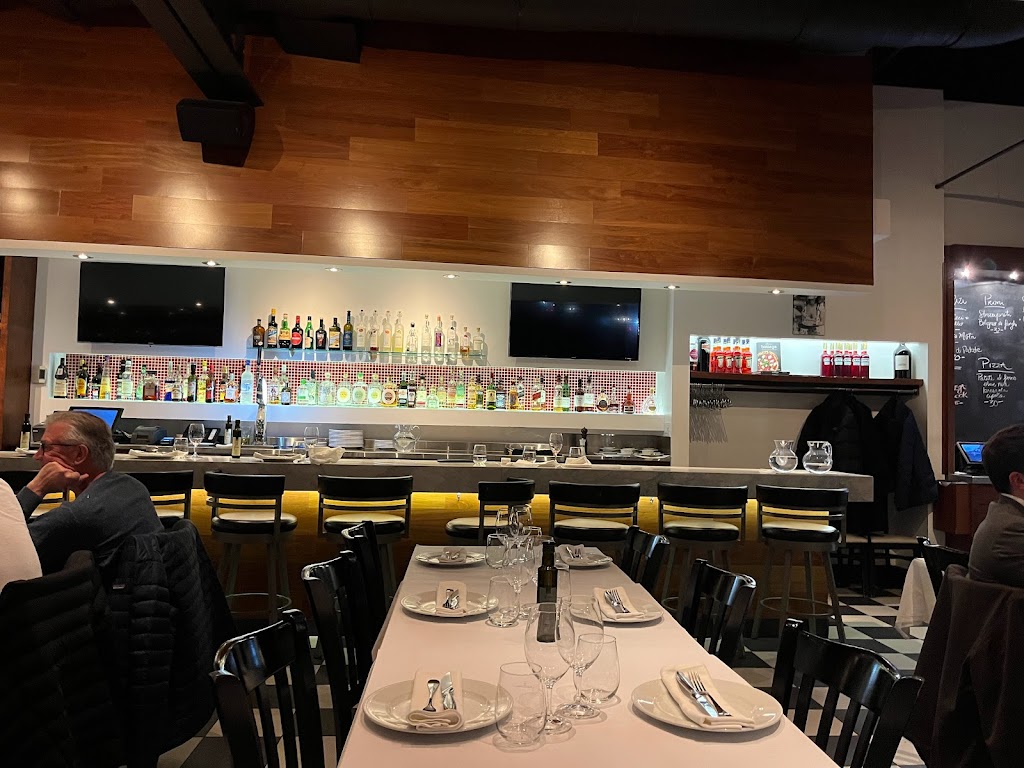 Bottega Pizzeria | 2059 Blvd. Saint-Martin O, Laval, QC H7S 1N3, Canada | Phone: (450) 688-1100