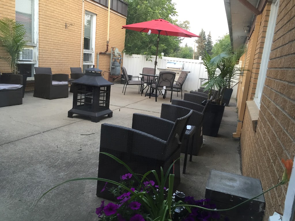 Green Hill Lodge and Suites | 701 13 St W, Prince Albert, SK S6V 3H2, Canada | Phone: (306) 970-9805