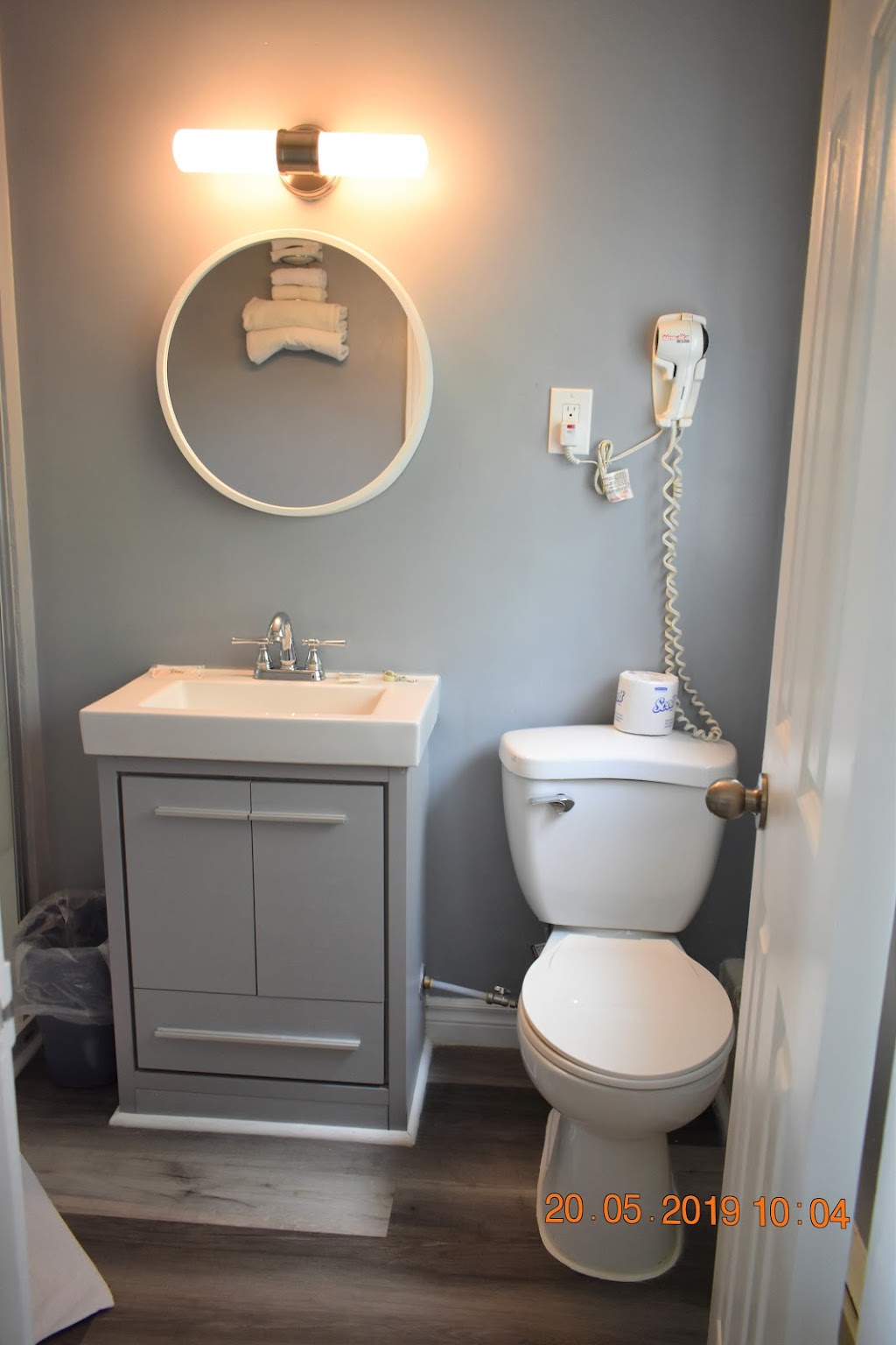 Hillside Inn | 638 Pembroke St E, Pembroke, ON K8A 3L9, Canada | Phone: (613) 732-3616