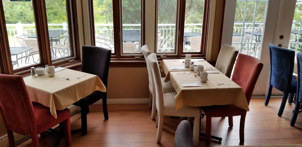 Auberge Mi-Chemin | 32 Rue de Broughton Station, Saint-Pierre-de-Broughton, QC G0N 1T0, Canada | Phone: (418) 427-2267
