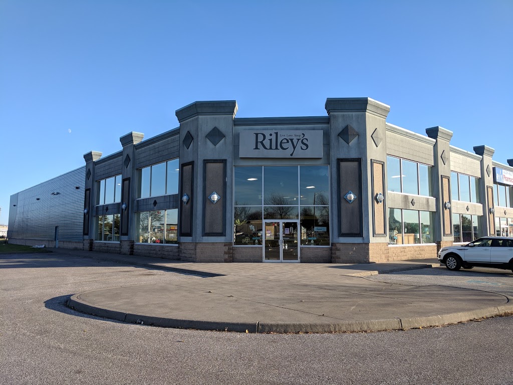 Rileys | 416 Advance Blvd, Tecumseh, ON N8N 5G8, Canada | Phone: (519) 727-0040