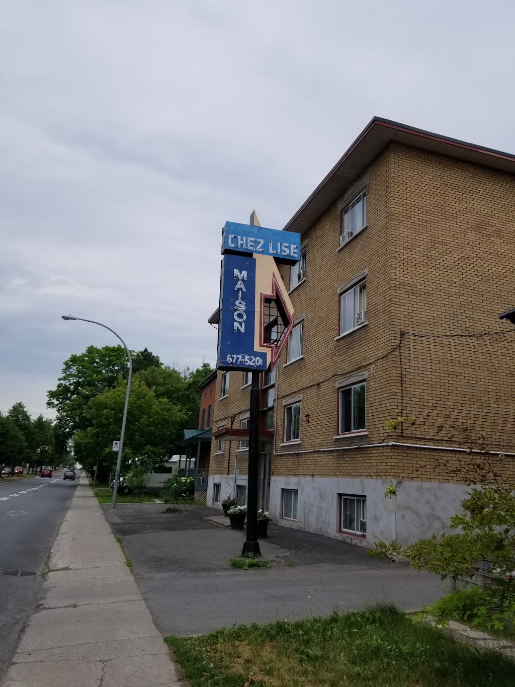 Chambres Chez Lise | point of interest | 470 Chemin de Chambly, Longueuil, QC J4H 3L7, Canada | 4506775201 OR +1 450-677-5201