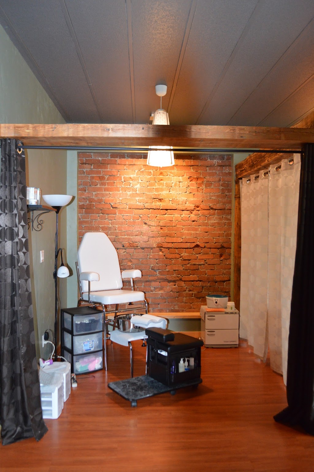 High Maintenance Spa | 13231 20 Ave, Blairmore, AB T0K 0E0, Canada | Phone: (403) 582-0016