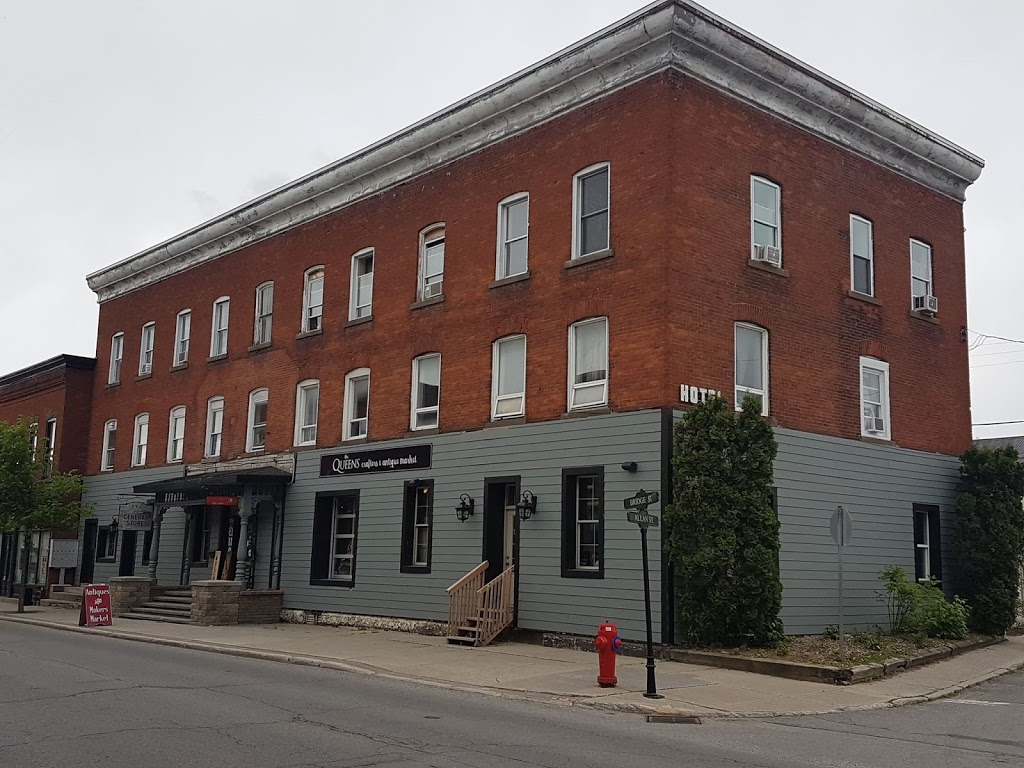 The Queens Crafters and Antique Market | 142 Bridge St, Carleton Place, ON K7C 2V5, Canada | Phone: (613) 253-5333