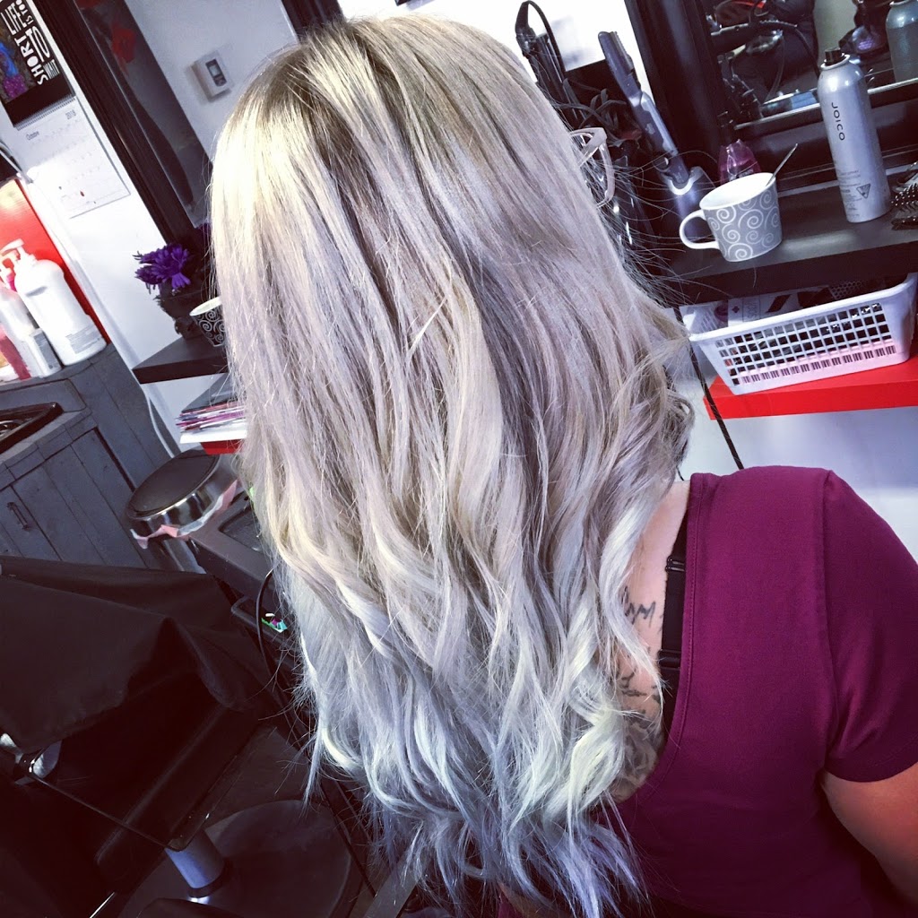 Salon de Coiffure La Belle et La Tête | 145, rue, Grande Côte O, Lanoraie, QC J0K 1E0, Canada | Phone: (579) 644-8555