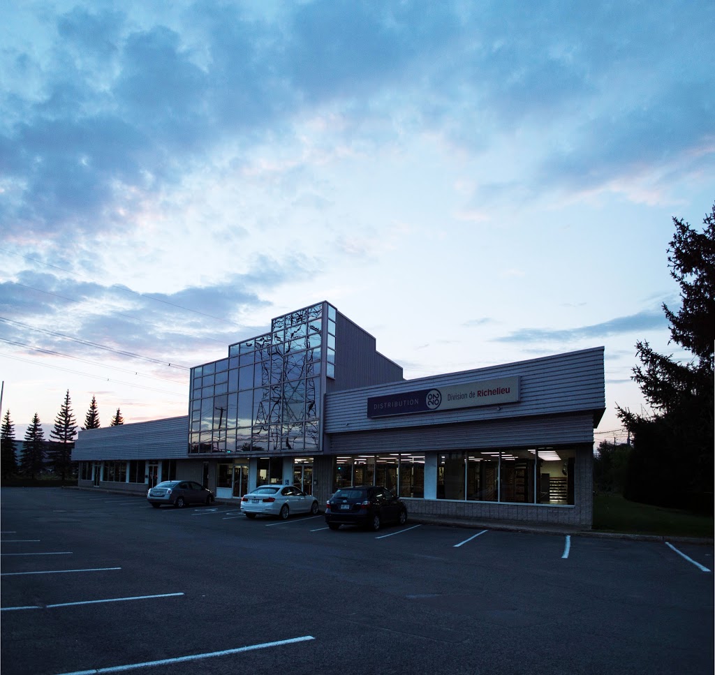 Distributions 2020 Inc | 4500 Boulevard Wilfrid-Hamel, Québec, QC G1P 2J9, Canada | Phone: (418) 877-2020