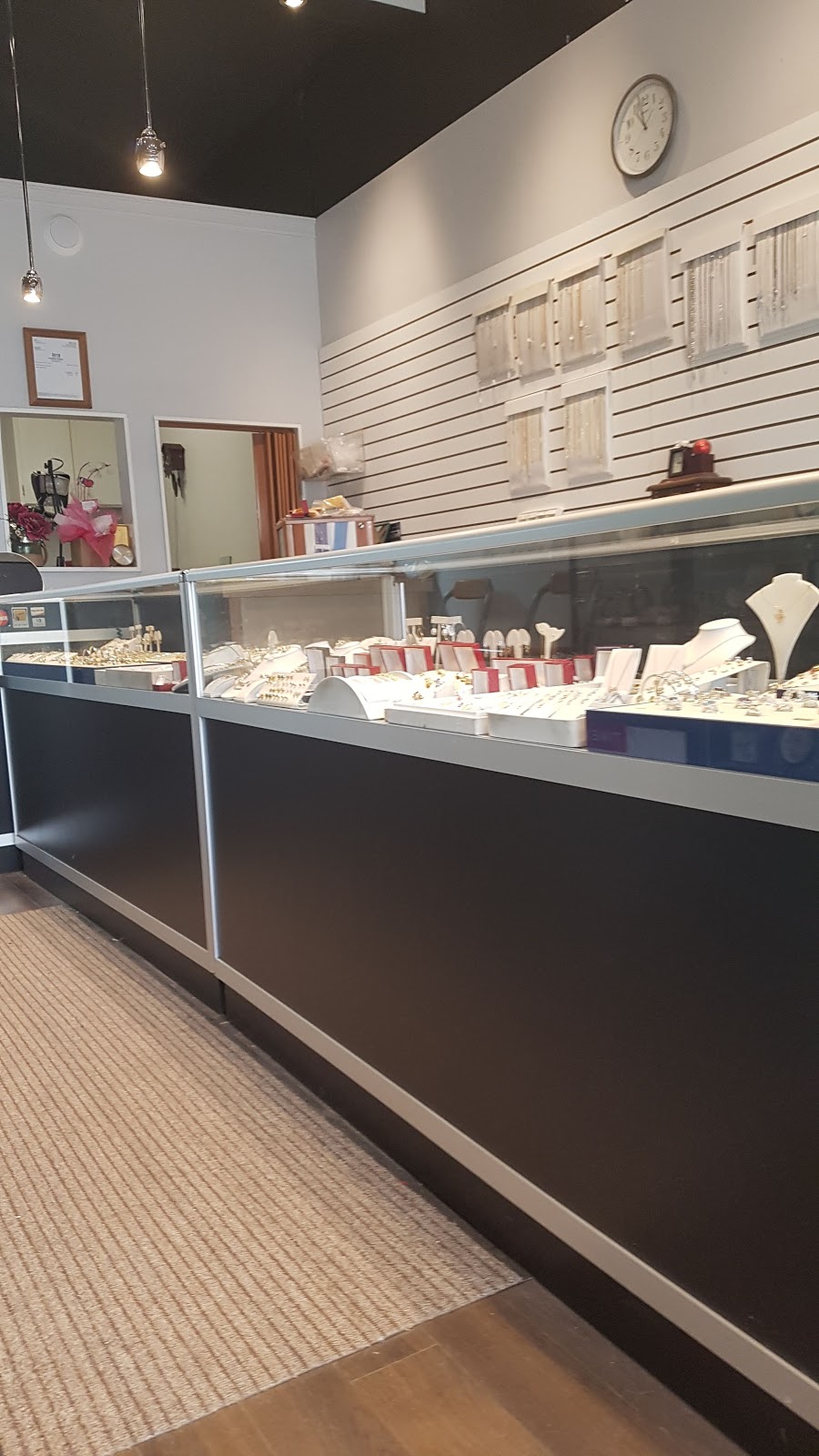 Arbutus Jewellers | 2589 W 16th Ave, Vancouver, BC V6K 3B9, Canada | Phone: (604) 676-2383