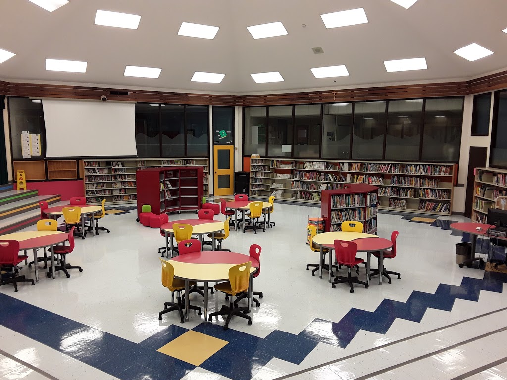 École élémentaire catholique Reine-des-Bois | 1450 Duford Dr, Orléans, ON K1E 1E6, Canada | Phone: (613) 744-8647
