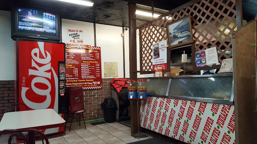 Volcano Pizzeria | 256 E Main St, Welland, ON L3B 3W9, Canada | Phone: (905) 735-3716