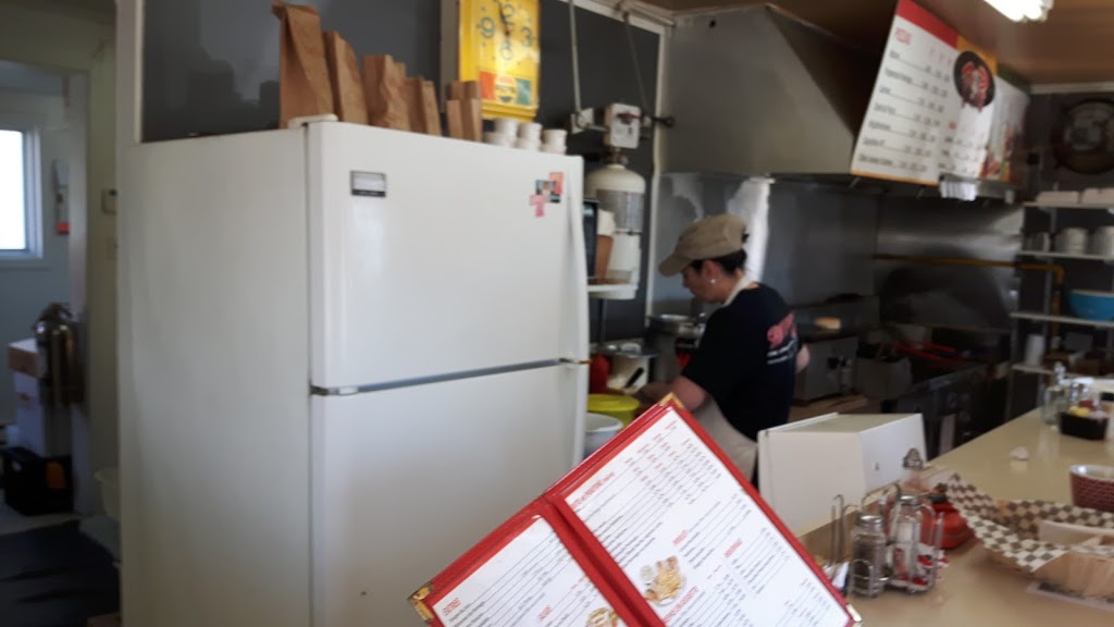 Cantine Chez Guylaine | 37 Avenue Saint-Patrick, Saint-Joseph-de-Coleraine, QC G0N 1B0, Canada | Phone: (418) 423-5980