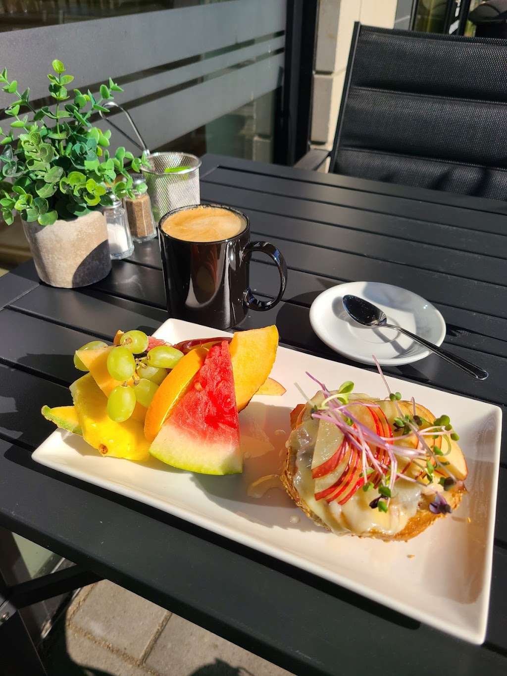 Station BAGEL & CAFÉ | 707 Chem. dOka, Deux-Montagnes, QC J7R 1L6, Canada | Phone: (450) 491-7942