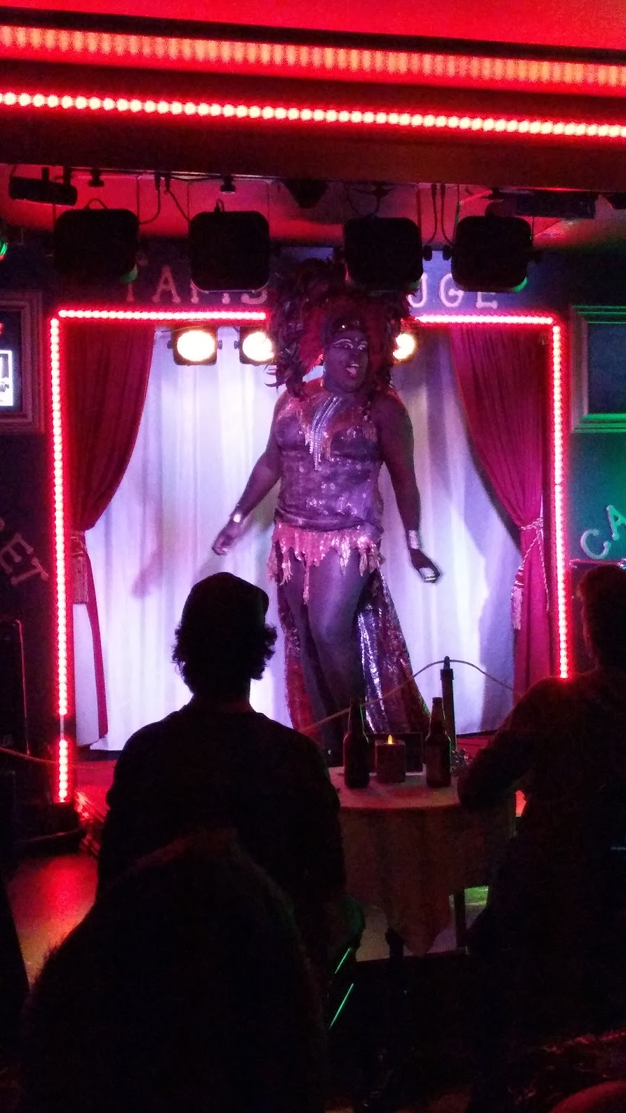 Le Cabaret Tapis Rouge | 309 Rue Boulard, Trois-Rivières, QC G8T 1P3, Canada | Phone: (819) 384-5866