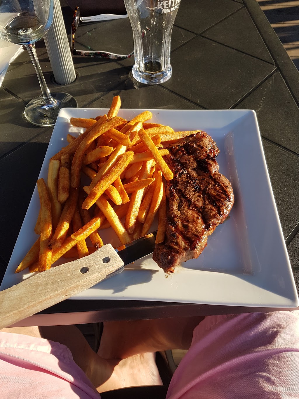 Sociables Pub and Eatery | 25 Main St, Springhill, NS B0M 1X0, Canada | Phone: (902) 763-3100