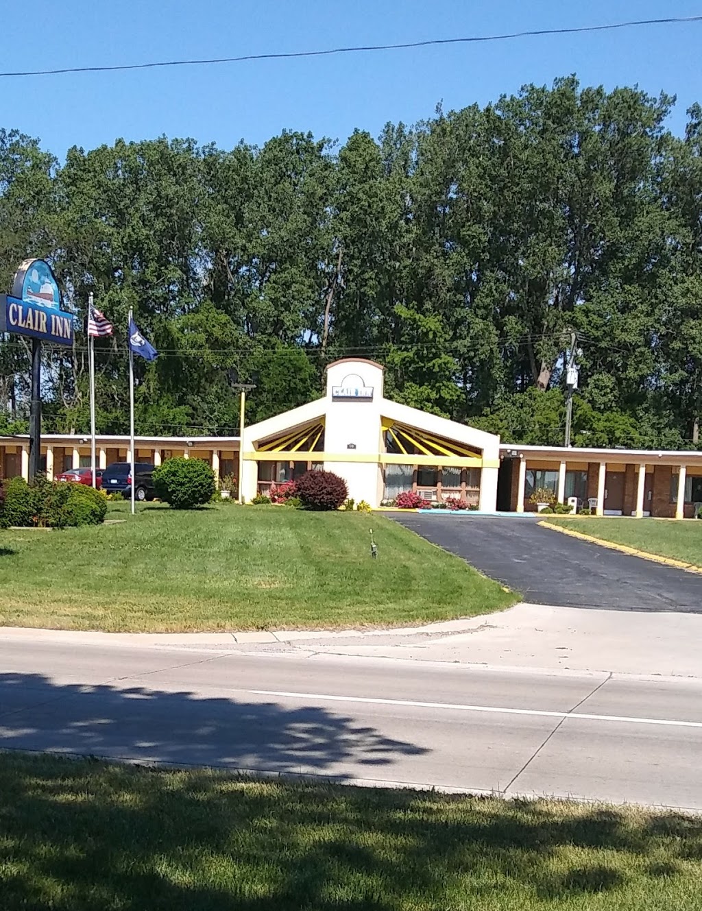 Clair Inn | 70 Gratiot Blvd, Marysville, MI 48040, USA | Phone: (810) 364-8400