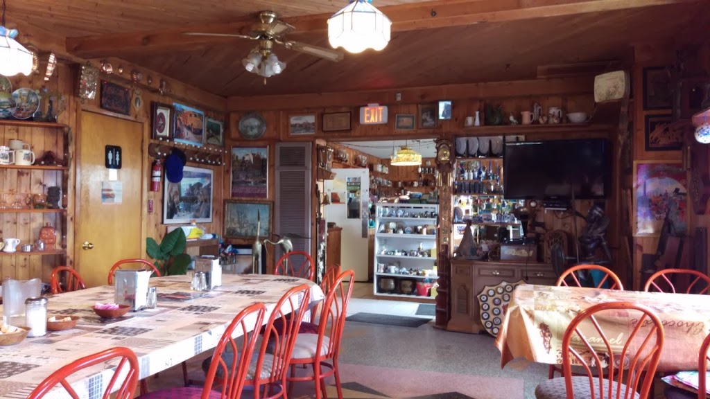 Holland House Restaurant & Tavern | 33317 Talbot Line, Iona Station, ON N0L 1P0, Canada | Phone: (519) 488-5294