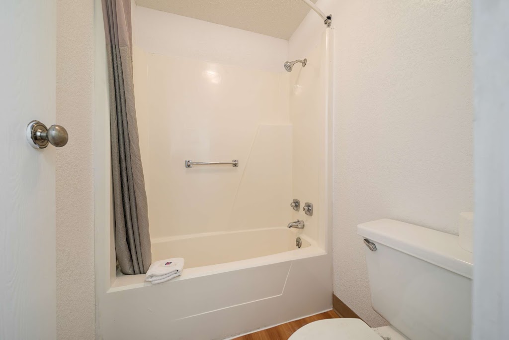 Motel 6 Hamburg NY | 5245 Camp Rd, Hamburg, NY 14075, USA | Phone: (716) 648-2000