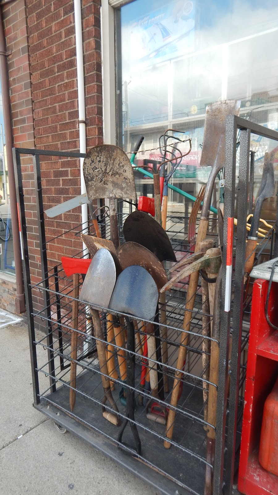 The 689r new & used tool store | 222 Kenilworth Ave N, Hamilton, ON L8H 4S2, Canada | Phone: (905) 730-6898