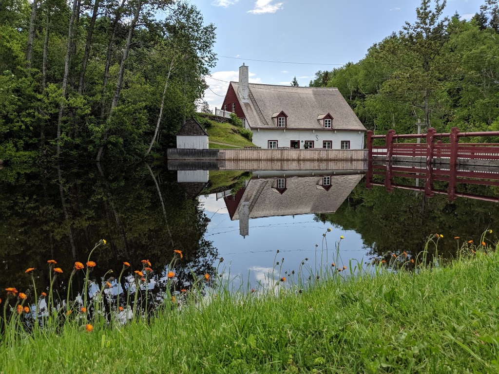 Le Moulin Seigneurial de Les Éboulements | 2040 Route du Fleuve, Les Éboulements, QC G0A 2M0, Canada | Phone: (418) 635-2239