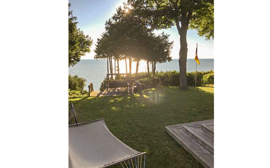 Lakefront Luxury Cottage Rental | 5th Avenue, Bluewater, ON N0M 1G0, Canada | Phone: (800) 565-4790